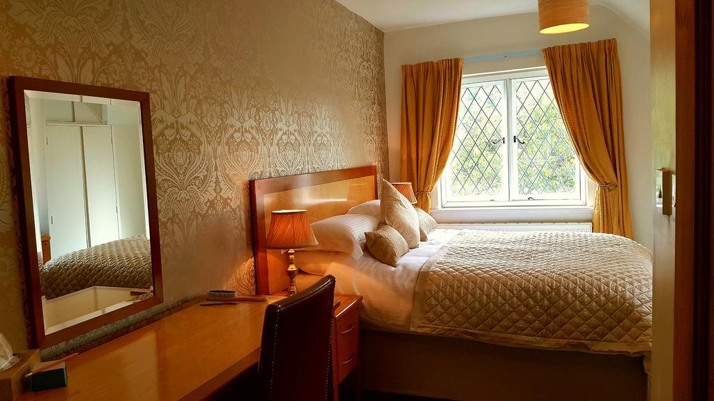 Sadlers Guest House Уокингем Экстерьер фото