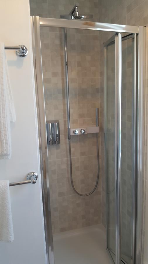 Sadlers Guest House Уокингем Экстерьер фото
